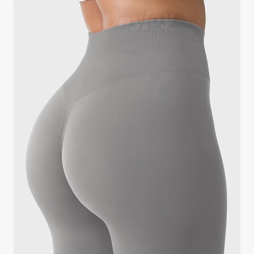 Amazon light grey scrunch leggings S